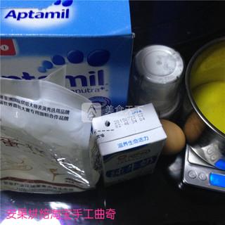 <a href=/shicai/mimian/NiuNai/index.html target=_blank><u>牛奶</u></a>小方块饼干