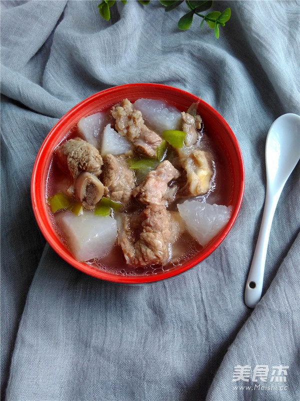 <a href=/shicai/shucai/BaiLuoBo/index.html target=_blank><u>白<a href=/shicai/shucai/LuoBo/index.html target=_blank><u>萝卜</u></a></u></a><a href=/shicai/rouqin/PaiGu/index.html target=_blank><u>排骨</u></a>汤的做法