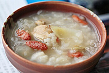 核<a href=/shicai/guopin/Tao/index.html target=_blank><u>桃</u></a>仁粥的做法
