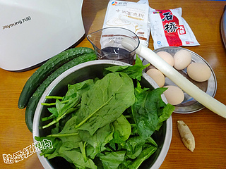 <a href=/shicai/rouqin/JiDan/index.html target=_blank><u>鸡蛋</u></a>炸酱<a href=/shicai/shucai/BoCai/index.html target=_blank><u>菠菜</u></a>面