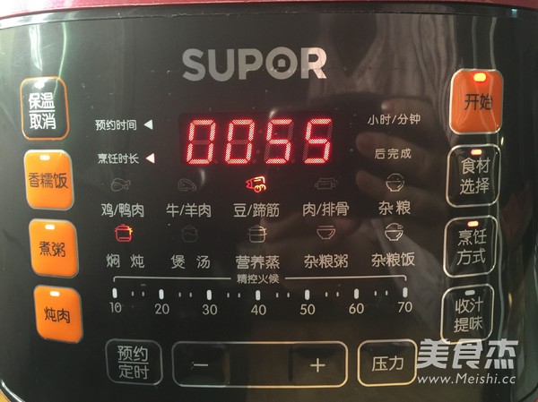 <a href=/shicai/mimian/YuMi/index.html target=_blank><u>玉米</u></a>焖猪手的做法