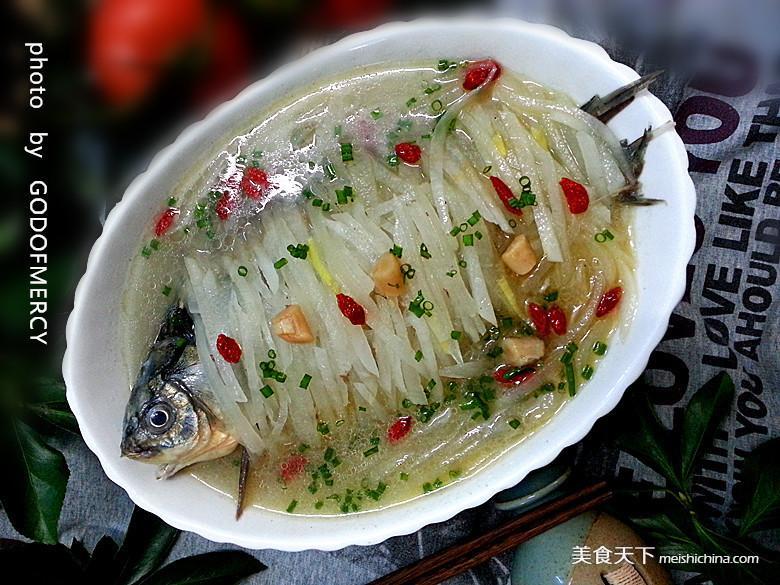 银丝<a href=/shicai/shuichanpin/JiYu/index.html target=_blank><u>鲫鱼</u></a>汤