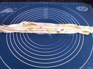 香酥<a href=/shicai/diaoweipin/CongYou/index.html target=_blank><u>葱油</u></a>饼