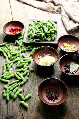 凉拌<a href=/shicai/shucai/MaoDou/index.html target=_blank><u>毛豆</u></a>