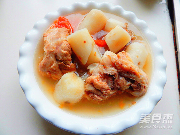 <a href=/shicai/shucai/XiHongShi/index.html target=_blank><u>西红柿</u></a><a href=/shicai/shucai/ShanYao/index.html target=_blank><u>山药</u></a>大骨汤的做法