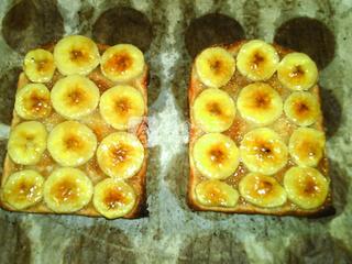 焦糖<a href=/shicai/guopin/XianJiao/index.html target=_blank><u>香蕉</u></a>烤土司