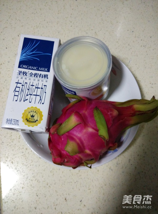 <a href=/shicai/guopin/HuoLongGuo/index.html target=_blank><u>火龙果</u></a>奶昔的做法