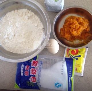 <a href=/shicai/shucai/NanGua/index.html target=_blank><u>南瓜</u></a><a href=/shicai/mimian/ZhiShi/index.html target=_blank><u>芝士</u></a>香葱包