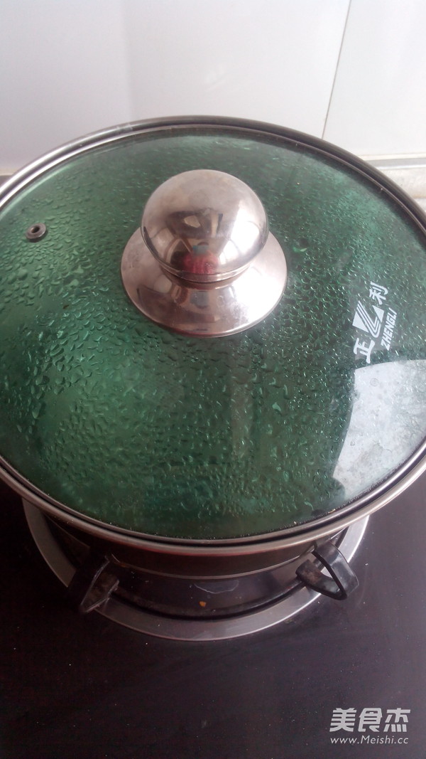 <a href=/shicai/rouqin/ZhengJi/index.html target=_blank><u>鸡肉</u></a>菌菇饺子的做法