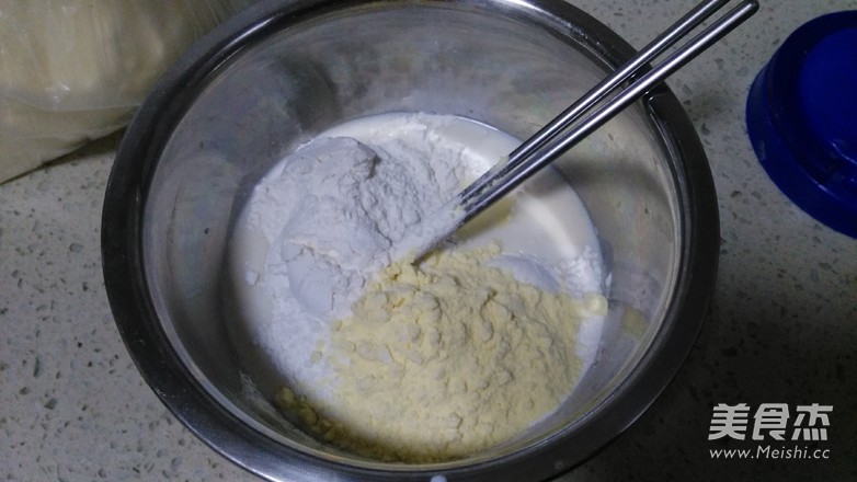 <a href=/shicai/guopin/ManYueMei/index.html target=_blank><u>蔓越莓</u></a><a href=/shicai/mimian/YuMi/index.html target=_blank><u>玉米</u></a>发糕的做法