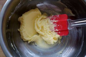 (图文)<a href=/shicai/guopin/HuaSheng/index.html target=_blank><u>花生</u></a>酥饼步骤3