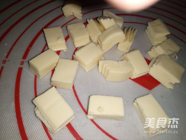 <a href=/shicai/shucai/ZiShu/index.html target=_blank><u>紫薯</u></a><a href=/shicai/mimian/ZhiShi/index.html target=_blank><u>芝士</u></a>球(两吃)的做法