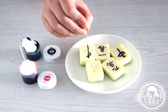 愚人节食谱┃<a href=/shicai/mimian/QiaoKeLi/index.html target=_blank><u>巧克力</u></a>麻将的做法