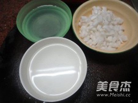 椰泰<a href=/shicai/guopin/YeZi/index.html target=_blank><u>椰子</u></a>汁的做法