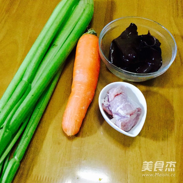 肉片炒<a href=/shicai/shucai/QinCai/index.html target=_blank><u>芹菜</u></a>的做法