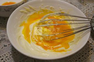 蛋黄<a href=/shicai/mimian/SuanNai/index.html target=_blank><u>酸奶</u></a>椰丝球