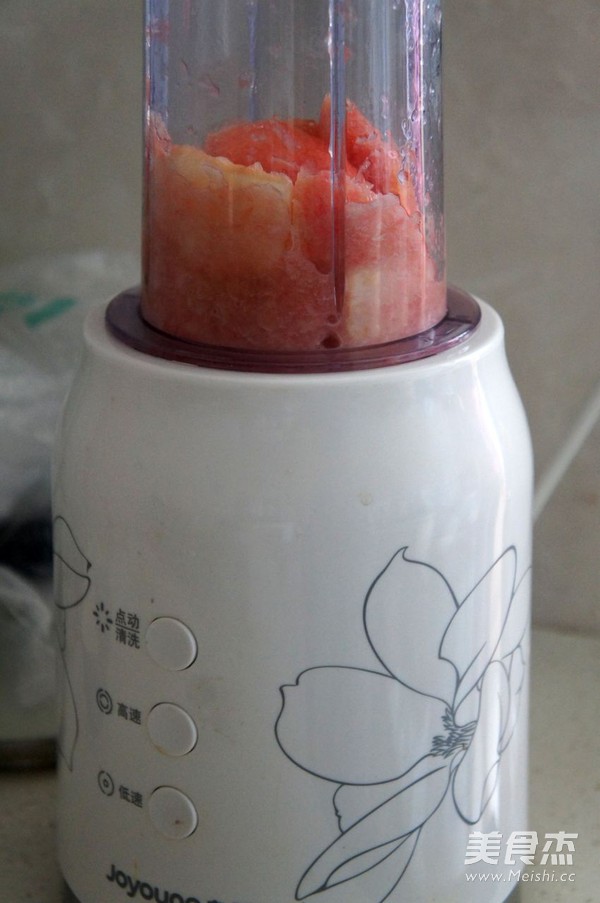 <a href=/shicai/rouqin/Xue/index.html target=_blank><u>血</u></a>柚汁的做法