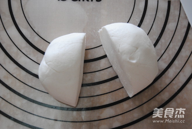 萌猴<a href=/shicai/guopin/HuaSheng/index.html target=_blank><u>花生</u></a>汤圆的做法