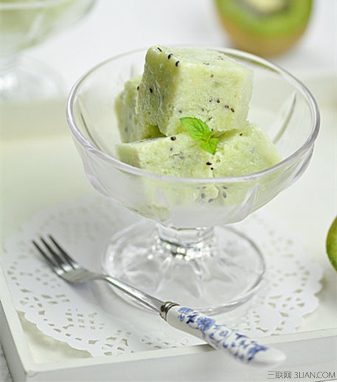 猕猴<a href=/shicai/guopin/Tao/index.html target=_blank><u>桃</u></a>沙冰的做法