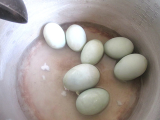 流油咸<a href=/shicai/rouqin/YaDan/index.html target=_blank><u>鸭蛋</u></a>