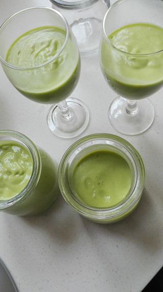 <a href=/shicai/guopin/NuiYouGuo/index.html target=_blank><u><a href=/shicai/guopin/NiuYouGuo/index.html target=_blank><u>牛油果</u></a></u></a>布丁