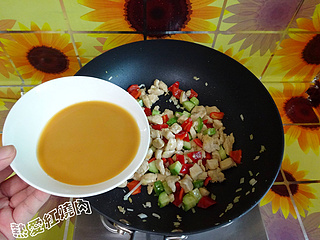 彩椒<a href=/shicai/guopin/YaoGuo/index.html target=_blank><u>腰果</u></a>鸡丁