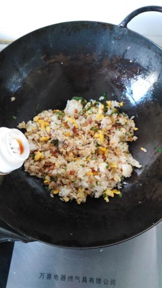 韩式<a href=/shicai/shucai/LaJiao/index.html target=_blank><u>辣椒</u></a><a href=/shicai/shuichanpin/HaiTai/index.html target=_blank><u>海苔</u></a>炒饭