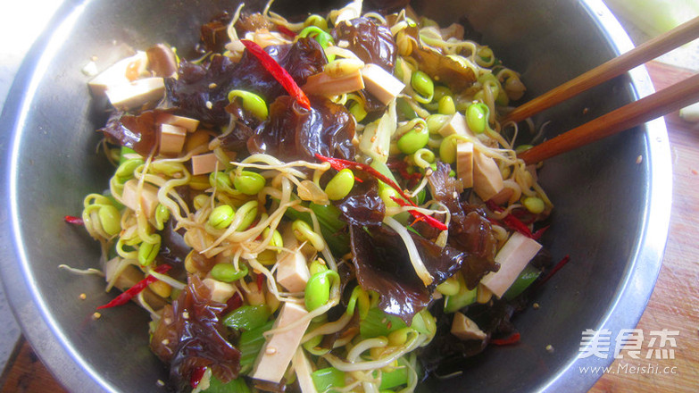 <a href=/shicai/shucai/MuEr/index.html target=_blank><u>木耳</u></a>凉拌双豆的做法