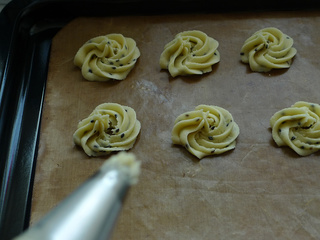 <a href=/shicai/guopin/HeiZhiMa/index.html target=_blank><u>黑<a href=/shicai/guopin/ZhiMa/index.html target=_blank><u>芝麻</u></a></u></a>曲奇