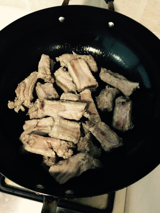 茨菰<a href=/shicai/rouqin/PaiGu/index.html target=_blank><u>排骨</u></a>汤