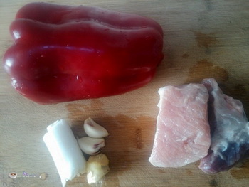 彩椒炒肉丝步骤1