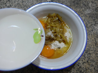 <a href=/shicai/shucai/ZhaCai/index.html target=_blank><u>榨菜</u></a><a href=/shicai/rouqin/JiDan/index.html target=_blank><u>鸡蛋</u></a>饼