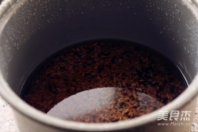 栗香<a href=/shicai/mimian/HeiMi/index.html target=_blank><u>黑米</u></a>莜麦糕的做法