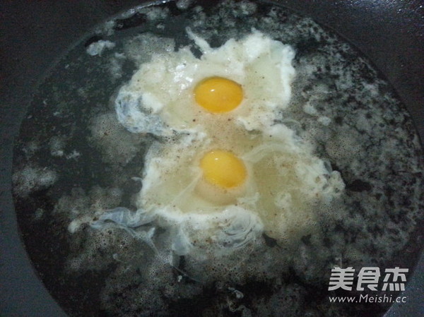 <a href=/shicai/rouqin/JiDan/index.html target=_blank><u>鸡蛋</u></a><a href=/shicai/rouqin/ZhuGan/index.html target=_blank><u>猪肝</u></a>汤的做法