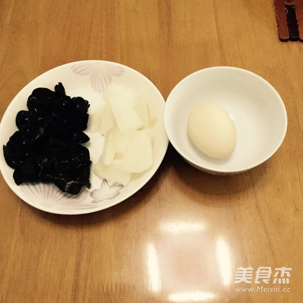 <a href=/shicai/shucai/DongGua/index.html target=_blank><u>冬瓜</u></a>云耳面的做法