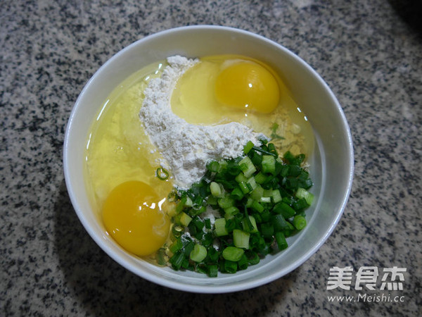 香葱<a href=/shicai/rouqin/JiDan/index.html target=_blank><u>鸡蛋</u></a><a href=/shicai/mimian/YanMai/index.html target=_blank><u>燕麦</u></a>饼的做法