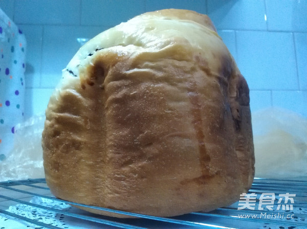 <a href=/shicai/mimian/MianBao/index.html target=_blank><u>面包</u></a>机炼奶<a href=/shicai/shucai/ZiShu/index.html target=_blank><u>紫薯</u></a><a href=/shicai/mimian/TuSi/index.html target=_blank><u>吐司</u></a>的做法