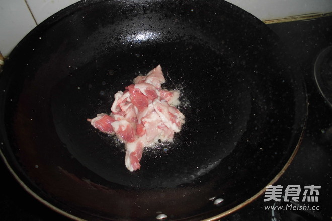 <a href=/shicai/guopin/Xing/index.html target=_blank><u>杏</u></a>鲍菇炒肉的做法