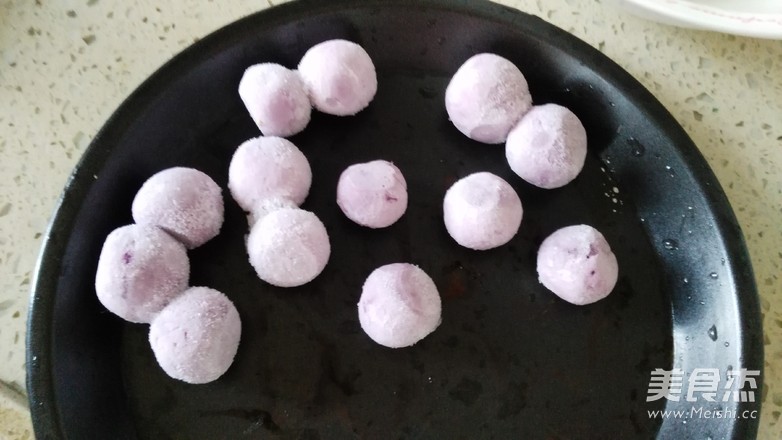 <a href=/shicai/guopin/MuGua/index.html target=_blank><u>木瓜</u></a>三色汤圆的做法