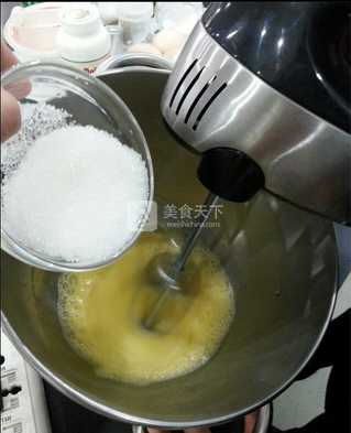 杯子<a href=/shicai/mimian/NaiYou/index.html target=_blank><u>奶油</u></a>蛋糕