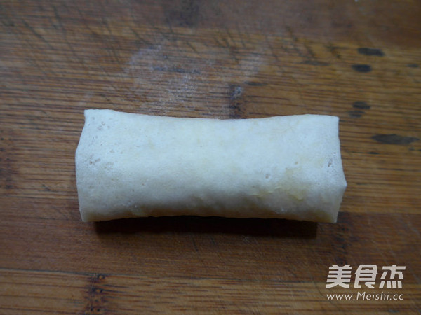 <a href=/shicai/shucai/HuLuoBo/index.html target=_blank><u>胡<a href=/shicai/shucai/LuoBo/index.html target=_blank><u>萝卜</u></a></u></a>肉末馅春卷的做法