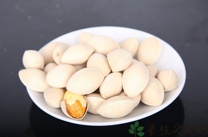 <a href=/shicai/guopin/BaiGuo/index.html target=_blank><u>白果</u></a>与什么相克