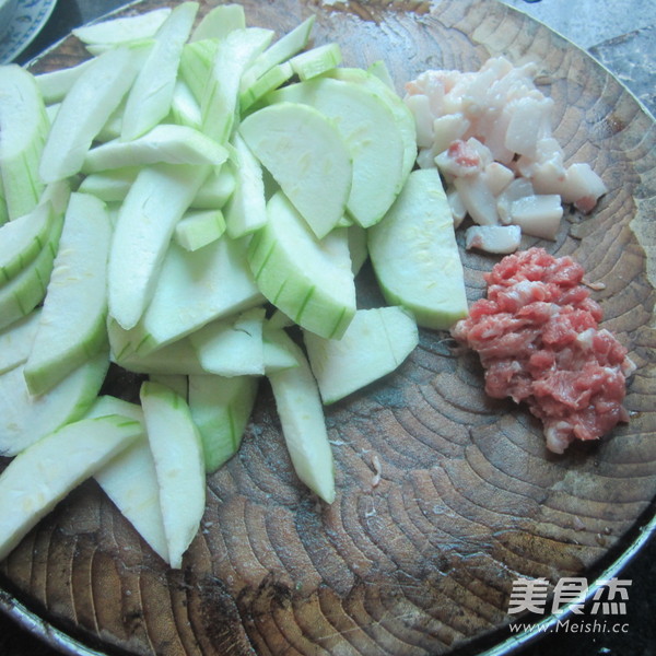 <a href=/shicai/mimian/FenSi/index.html target=_blank><u>粉丝</u></a><a href=/shicai/shucai/SiGua/index.html target=_blank><u>丝瓜</u></a>汤的做法