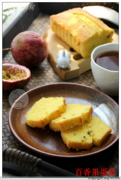 <a href=/shicai/guopin/BaiXiangGuo/index.html target=_blank><u>百香果</u></a>蛋糕的做法