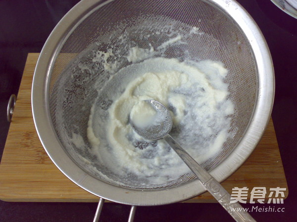 <a href=/shicai/guopin/XingRen/index.html target=_blank><u><a href=/shicai/guopin/Xing/index.html target=_blank><u>杏</u></a>仁</u></a><a href=/shicai/shucai/GuiHua/index.html target=_blank><u>桂花</u></a>露的做法