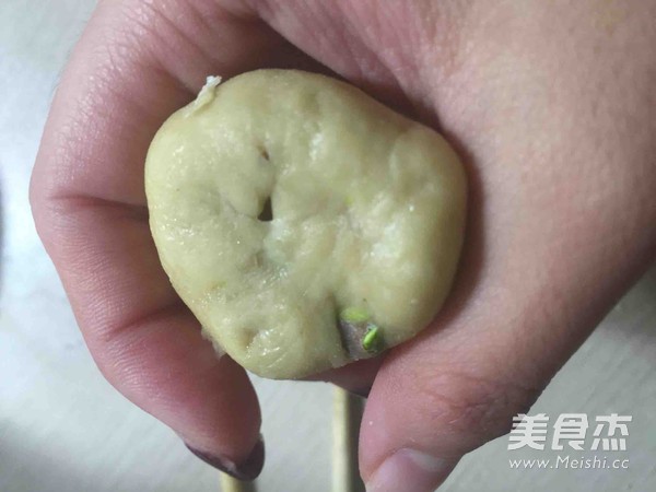 爆浆<a href=/shicai/guopin/XianJiao/index.html target=_blank><u>香蕉</u></a><a href=/shicai/mimian/MianBao/index.html target=_blank><u>面包</u></a>电饭煲版的做法