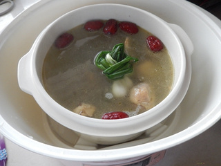 益母草<a href=/shicai/rouqin/GeZi/index.html target=_blank><u>鸽子</u></a>汤