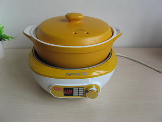 <a href=/shicai/rouqin/XiangChang/index.html target=_blank><u>香肠</u></a>煲仔饭