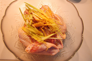 姜丝蜜汁<a href=/shicai/rouqin/JiChi/index.html target=_blank><u>鸡翅</u></a>