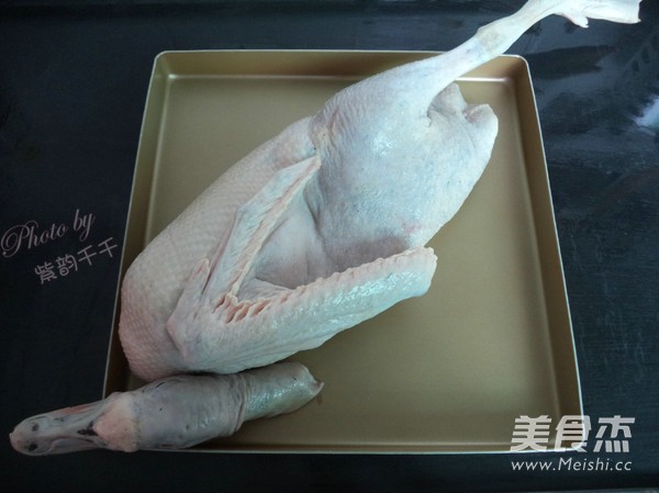 烧<a href=/shicai/rouqin/E/index.html target=_blank><u>鹅</u></a>的做法